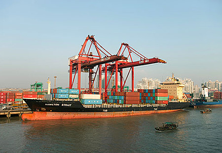 货从香港出口，还是进口到内地再出口出去?